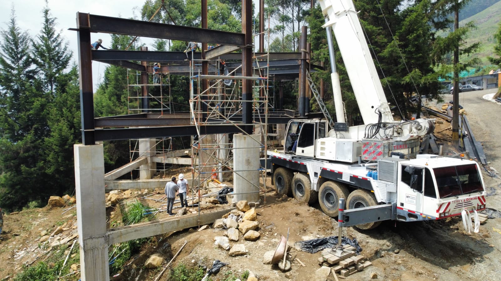 Maquinaria pesada en obra