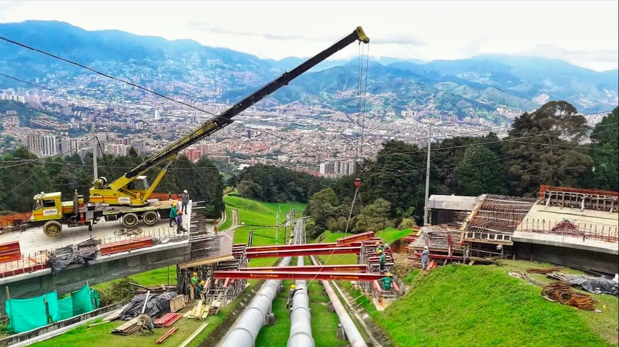 Maquinaria pesada de Equipos Atlas en terreno